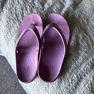 Crocs lilac flip flops - size women’s 8